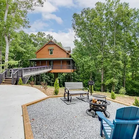 Villa Gold Peak Treehouse Near Helen, Georgia